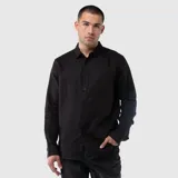 Camisa de manga larga con cuello clásico y bolsillo frontal, confeccionada en una mezcla de lino y algodón. Presenta un corte regular y cierre frontal con botones.
