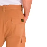 Pantalon cargo de corte recto color tostado, con bolsillos laterales de parche, bolsillos traseros con solapa y bolsillos cargo en las piernas. Confeccionado en tejido twill de algodón.