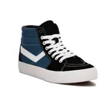 Championes tipo bota de lona, con diseño en bloques de color negro y azul marino, cordones blancos y suela de goma blanca.