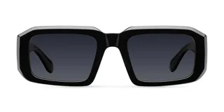 Lentes de sol negros con montura rectangular gruesa y esquinas angulares.