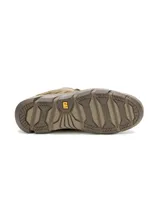 Championes Cat modelo Crail Sport Low, de diseño urbano y deportivo. Confeccionados en una combinación de gamuza y malla, presentan un color verde oliva con detalles en naranja vibrante en el forro interior y cordones. Cuentan con una entresuela de EVA liviana y suela de goma para mayor tracción.
