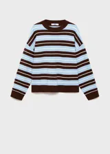 Sweater de punto fino con diseño oversize y estampado de rayas horizontales en tonos marrón, celeste y blanco. Presenta cuello redondo y mangas largas.