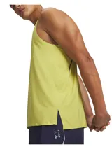 Musculosa deportiva Under Armour de la línea Halo, color amarillo lima. Presenta un diseño sin mangas con cuello redondo, perforaciones láser estratégicas en los laterales para mayor ventilación y detalles reflectantes. Confeccionada en tejido elástico Iso-Chill que disipa el calor y absorbe el sudor.