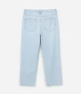 Pantalon de jean gris con lavado deslavado, de corte baggy y silueta holgada. Cuenta con bolsillos al frente y atras, y cierre de boton y cremallera.