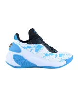 Championes de básquetbol Umbro modelo Dribble, con diseño de estampado tipo camuflado en tonos blanco y celeste. Presentan una estructura robusta con suela de goma en color azul, cordones negros y detalles en la parte posterior.