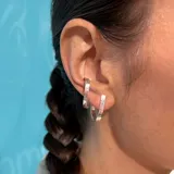 Aros de plata 950 con diseño texturizado.