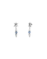 Aros colgantes de plata con diseño de estrella en la parte superior y una tira de cuentas metálicas y cristal facetado azul.