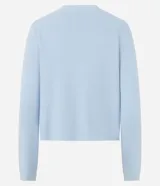 Cardigan de punto color marrón chocolate, con cuello redondo, cierre frontal con botones y mangas largas. Presenta un diseño clásico con acabado canelado en el escote y los puños.