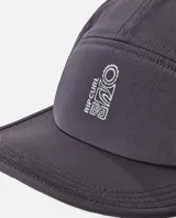 Gorro de agua Rip Curl modelo S Series Surf, color negro gastado, con solapa protectora para el cuello y laterales de red. Cuenta con correa ajustable con hebilla.