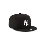 Gorra New Era negra con logo bordado de los New York Yankees en blanco.