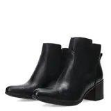 Bota de caña baja marca Bottero, confeccionada en cuero negro con textura combinada de cuero liso y cuero perforado en la parte superior. Presenta taco cuadrado y cierre lateral.