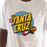Remera blanca de manga corta con estampado del logo de Santa Cruz Skateboards en el frente.