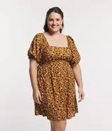 Vestido corto de viscosa con estampado de leopardo, escote cuadrado y mangas cortas abullonadas.