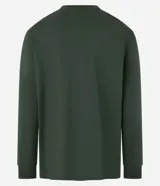 Remera de manga larga con cuello redondo, confeccionada en algodón. Presenta un corte comfort holgado y una pequeña etiqueta decorativa en el bajo.