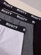 Pack de tres bóxers de algodón con elastano, con cintura elástica con el logo de la marca Rusty. Incluye un bóxer negro, uno gris oscuro y uno gris claro.