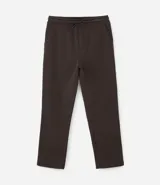 Pantalón de corte recto confeccionado en tejido de algodón y poliéster, con cintura elástica ajustable mediante lazo y bolsillos laterales.