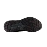 Championes New Balance M520MB8 de hombre, color negro con detalles en naranja.