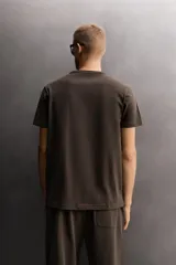Camiseta de corte relajado confeccionada en tejido de algodón compacto, con cuello redondo y manga corta, perteneciente a la línea Zara Athleticz.