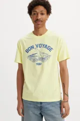 Remera amarilla de algodón con cuello redondo y estampado frontal con un velero y la frase "Bon Voyage".