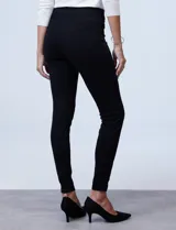 Jegging azul con pretina elastizada, bolsillos delanteros simulados y bolsillos traseros aplicados.