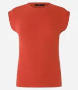 Blusa de manga corta, cuello redondo y corte ajustado, confeccionada en tejido rib de algodón.