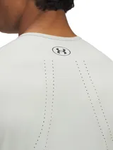 Remera deportiva Under Armour Vanish Elite Vent de manga corta, color gris claro con logo en el pecho.