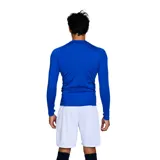 Remera térmica de manga larga Umbro, color azul, con ajuste ceñido al cuerpo, cuello redondo y aberturas para los pulgares en los puños.