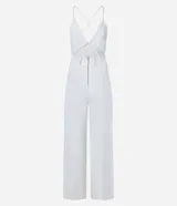 Mono largo blanco de sarga con escote en pico, tirantes finos, lazo en la espalda y cierre con cremallera.