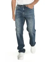 Pantalón de jean azul con lavado medio, corte recto y diseño de cinco bolsillos. Presenta costuras reforzadas y logo de la marca en la parte posterior.