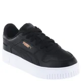 Championes urbanos Puma modelo Carina Street con suela de plataforma. Presentan un diseño en capas con base blanca, detalles en gris claro y franja lateral en tono verde menta suave. Cuentan con cierre de cordones y suela de goma con relieve en la puntera y talón.