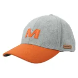 Gorro tipo jockey de fieltro con diseño bicolor, cuerpo gris melange y visera naranja. Presenta una letra M bordada en el frente en color naranja y una etiqueta lateral de cuero con el logo de la marca.