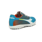 Championes de fútbol Diadora Brasil Elite Veloce para hombre, color celeste con detalles en azul, blanco y naranja.