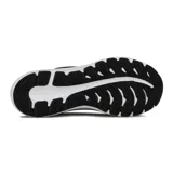 Championes de running Asics Gel-Excite 8 para mujer, de color negro con suela blanca y detalles en celeste, con tecnología AmpliFoam y capellada de malla transpirable.