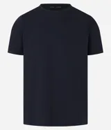 Remera básica de corte slim para hombre, confeccionada en suave algodón peruano. Presenta cuello redondo y mangas cortas, con un diseño liso y versátil.