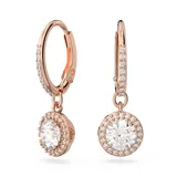 Aros colgantes Swarovski de metal con baño de oro rosa y cristales blancos redondos con engaste pavé. Cierre tipo palanca.