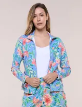 Campera liviana blanca de silueta entallada con protección solar UPF 50, cuello alto y cierre frontal completo. Cuenta con mangas largas y bolsillos laterales.