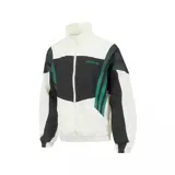 Campera deportiva Adidas modelo Santiago TT, con diseño de bloques de color en blanco, negro y verde. Presenta cierre frontal completo, cuello alto y las icónicas tres tiras de la marca en los laterales en color verde.