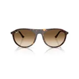 Lentes de sol Ray-Ban con armazón de acetato en patrón carey y cristales degradados en tono marrón.