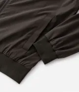 Campera bomber Marfinno para hombre, de color negro, confeccionada en poliamida con elastano y forro de poliéster. Cuenta con cuello alto, cierre frontal por cremallera y elástico en puños y cintura.