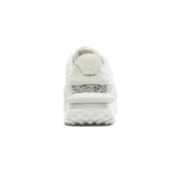 Championes Fila Renno Vintage color gris claro con detalles plateados y suela blanca.