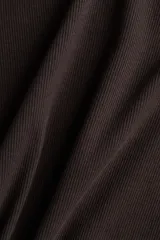 Musculosa acanalada de algodón color marrón oscuro, con escote en U y bajo recto, diseñada para maternidad.
