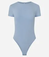 Body liso de manga corta y cuello redondo, confeccionado en poliamida y elastano con cierre en la entrepierna, diseño ajustado al cuerpo de la marca Blue Steel.