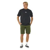 Bermuda Rip Curl Boardwalk Classic Surf Cargo color verde con bolsillos cargo laterales.