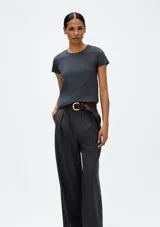 Remera verde claro de algodón, de corte clásico y mangas cortas.