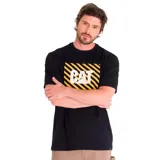 Remera de manga corta color negro con cuello redondo. Presenta un estampado frontal rectangular con rayas diagonales amarillas y negras y el logo de la marca en color blanco.