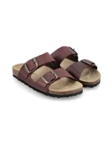 Sandalias tipo Birkenstock de cuero color bordó, con dos tiras ajustables con hebillas metálicas envejecidas, plantilla anatómica de corcho y suela de goma negra.