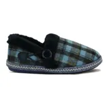 Pantuflas cerradas de tela a cuadros azul y negro, con interior de piel sintética azul marino y botón decorativo.