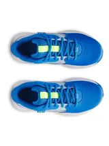 Championes de básquetbol Under Armour Lockdown 7, con diseño en tonos azul, gris y detalles en verde lima. Presentan parte superior de malla transpirable con superposiciones de cuero sintético, entresuela de EVA para una pisada ligera y suela de caucho con patrón de tracción en espiga.