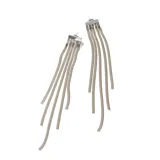 Aros largos plateados con base cuadrada y flecos de cadenas finas.
