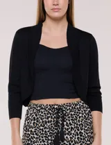 Cardigan tejido estilo bolero de color blanco, con mangas cortas y diseño frontal abierto.